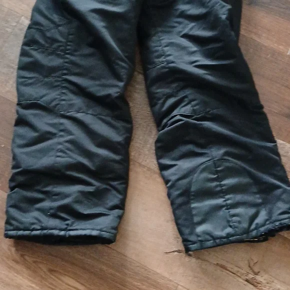 Snowpants - Picture 8 of 10